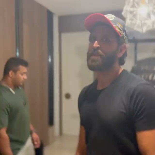 Hritik Roshan dance king of bollywood grooves to the beats of 80’s music in his workout session