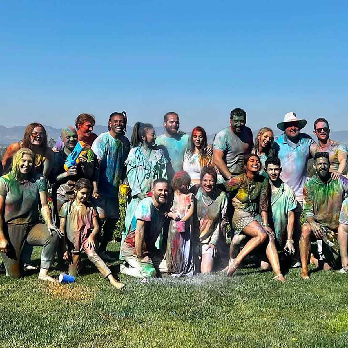 Holi 2022: Priyanka Chopra played Holi abroad, kissed husband Nick Jonas