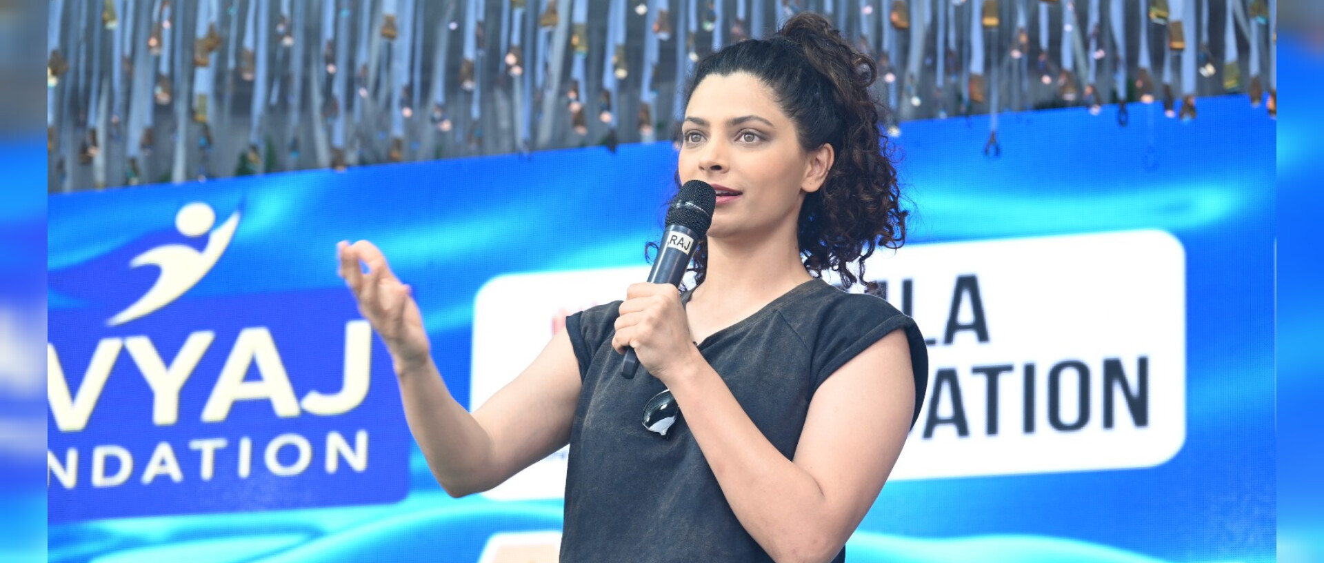 Following Ganpati celebrations, actress Saiyami Kher joins forces with an NGO for a beach clean-up drive.